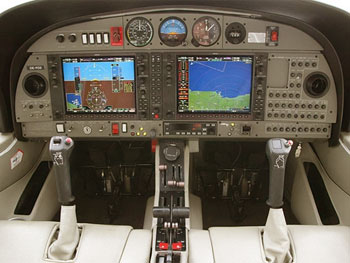 DIAMOND COCKPIT